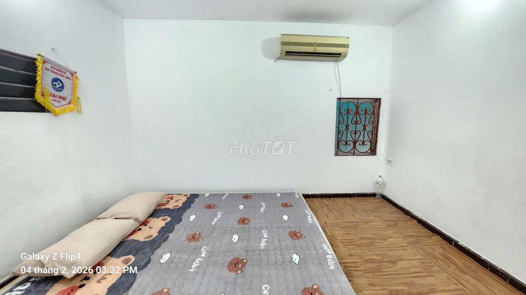 Chính chủ cho thuê nhà 2 tầng, ngõ 129 Nguyễn Trãi đối điện RoyalCity