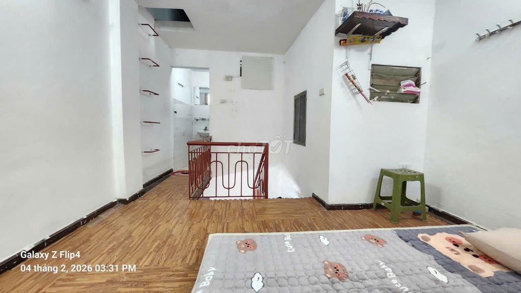 Chính chủ cho thuê nhà 2 tầng, ngõ 129 Nguyễn Trãi đối điện RoyalCity