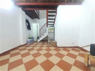 Chính chủ cho thuê nhà 2 tầng, ngõ 129 Nguyễn Trãi đối điện RoyalCity