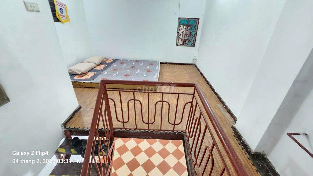 Chính chủ cho thuê nhà 2 tầng, ngõ 129 Nguyễn Trãi đối điện RoyalCity