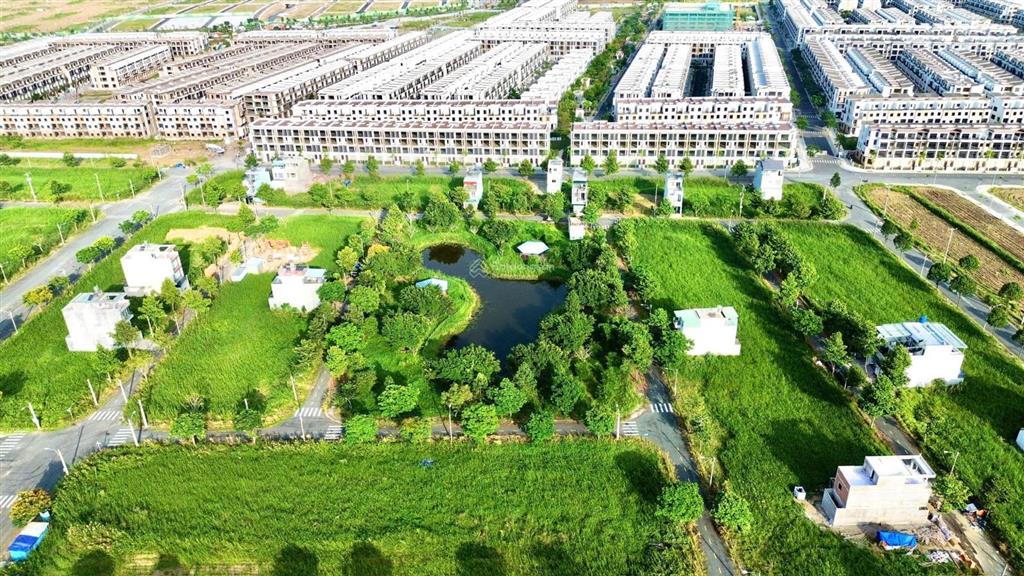 Giá tốt bất ngờ . chỉ 1tỷ900 triệu sở hữu ngay một nền đất 80m2 tại kdc saigon village ( long hậu )