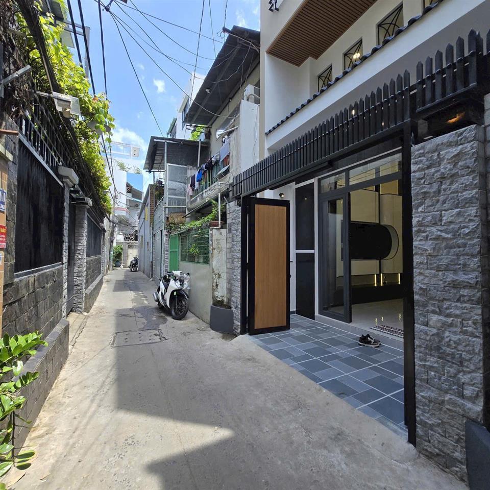 Nhà đẹp sang trọng 4.6x13m Âu Dương Lân P2Q8 P.Chánh Hưng