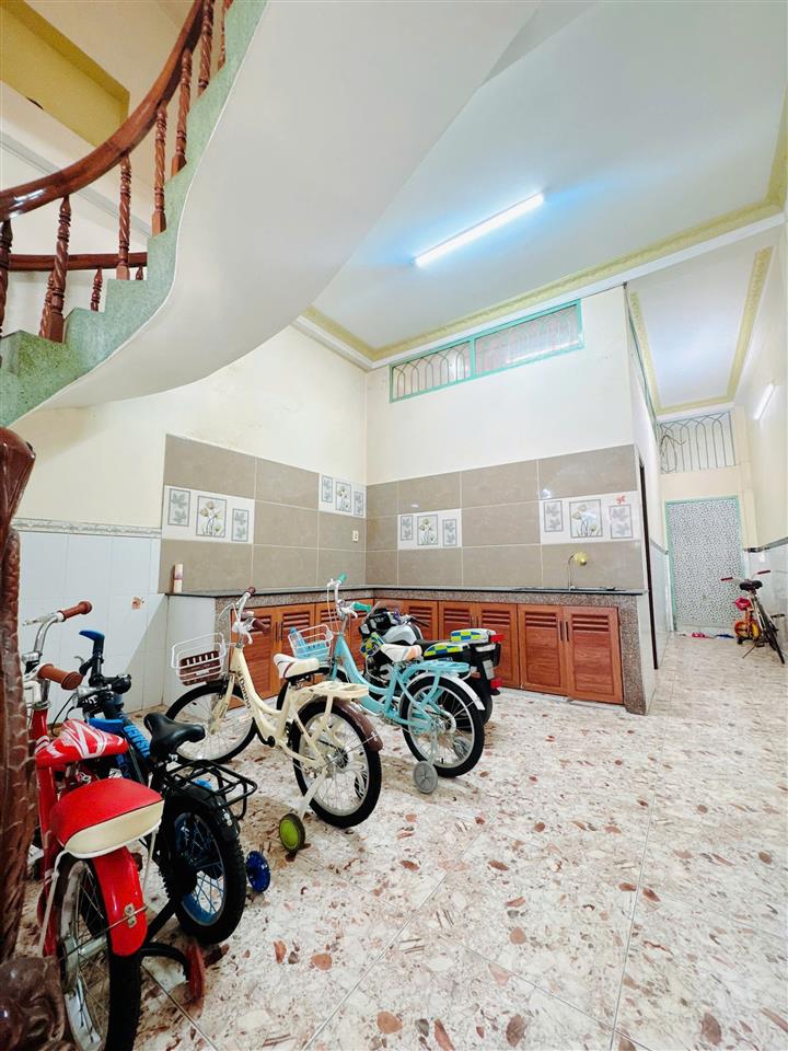 Nhà diện tích lớn, oto đậu trong nhà MT Ba Đình P10Q8 P.Chánh Hưng