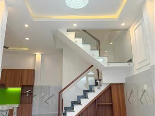 Nhà 2 lầu NH6.5m ngay chợ Ba Đình 5p qua Q1,5 P10Q8 P.Chánh Hưng