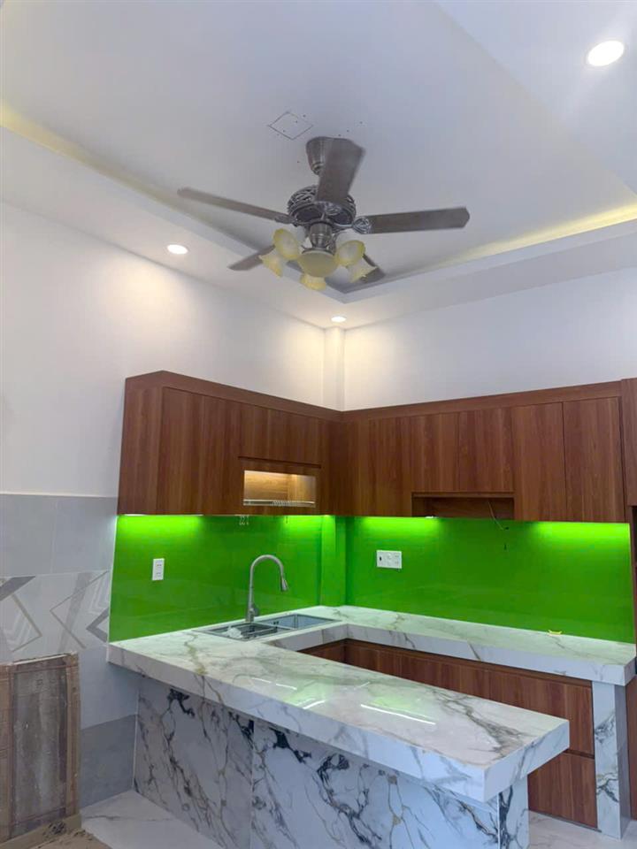 Nhà 2 lầu NH6.5m ngay chợ Ba Đình 5p qua Q1,5 P10Q8 P.Chánh Hưng