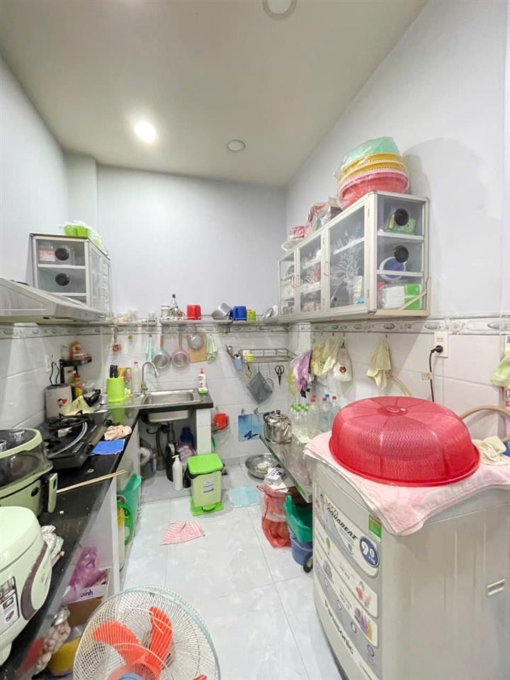 Nhà chủ xây ở 3 lầu/ST hẻm 154 Âu Dương Lân P3Q8 (P.Chánh Hưng)