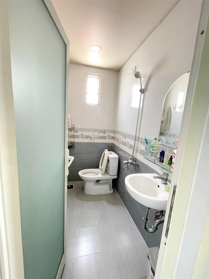 Nhà chủ xây ở 3 lầu/ST hẻm 154 Âu Dương Lân P3Q8 (P.Chánh Hưng)