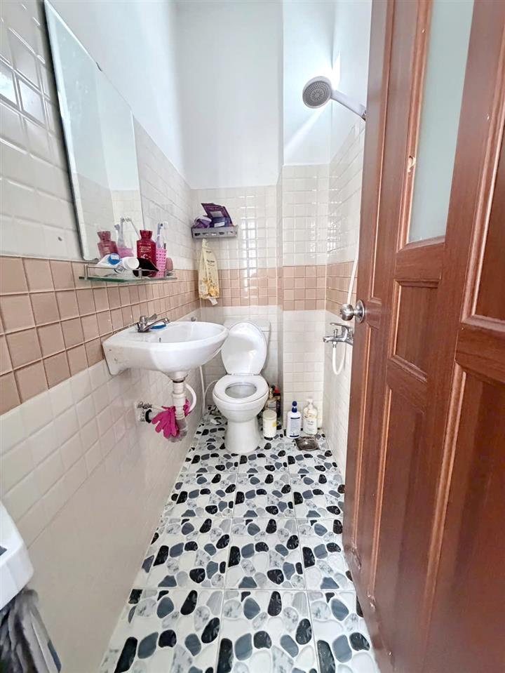 Nhà Tuy Lý Vương cách MT 3 căn Tuy Lý Vương P12Q8 P.Phú Định