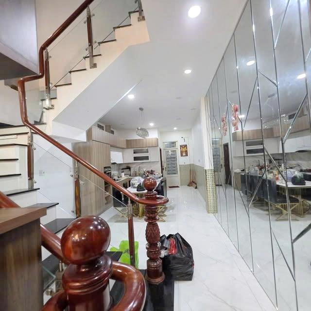 Nhà 4x20m, nở hậu Bùi Minh Trực P5Q8 (P.Chánh Hưng) full nội thất