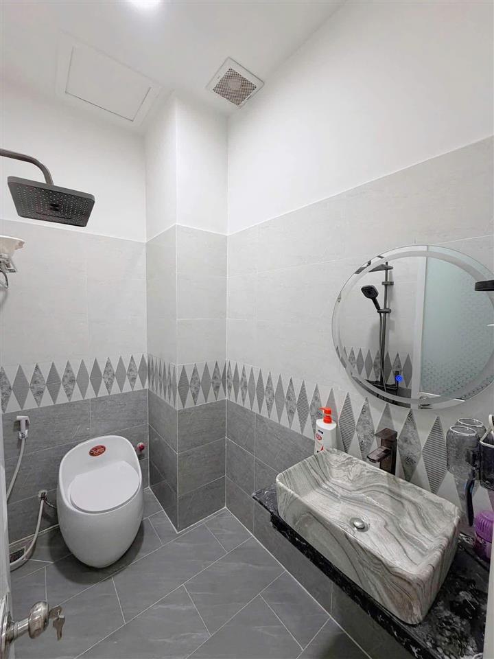 Nhà vị trí đẹp bờ kè Nguyễn Duy P8Q8 (P.Chánh Hưng)