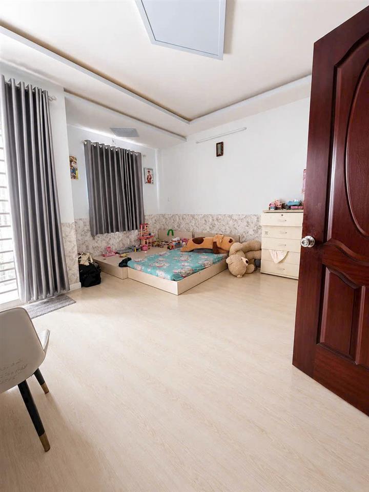 Nhà ngang khủng cách MT Phạm Thế Hiển 50m P4Q8 P.Chánh Hưng