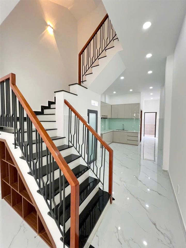 Nhà mới hẻm thẳng 5m 65m2 nở hậu Dương Bá Trạc P1Q8 P.Chánh Hưng