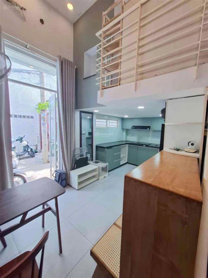 Nhà mới vào ở ngay  3 tầng xây kiên cố  ngang 5m  cách mạng tháng 8  quận 10  nhỉnh 4 tỷ.