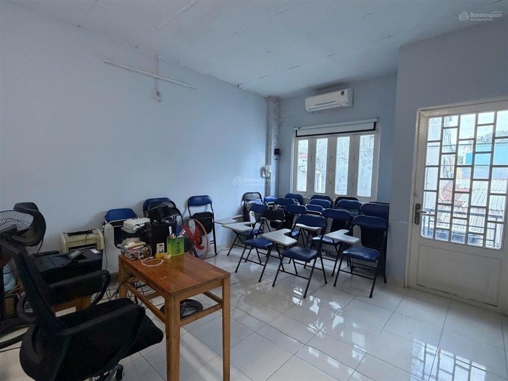Chỉ 4.** tỷ sở hữu nhà 3 tầng  3pn  ngang 5m  trần phú  quận 5