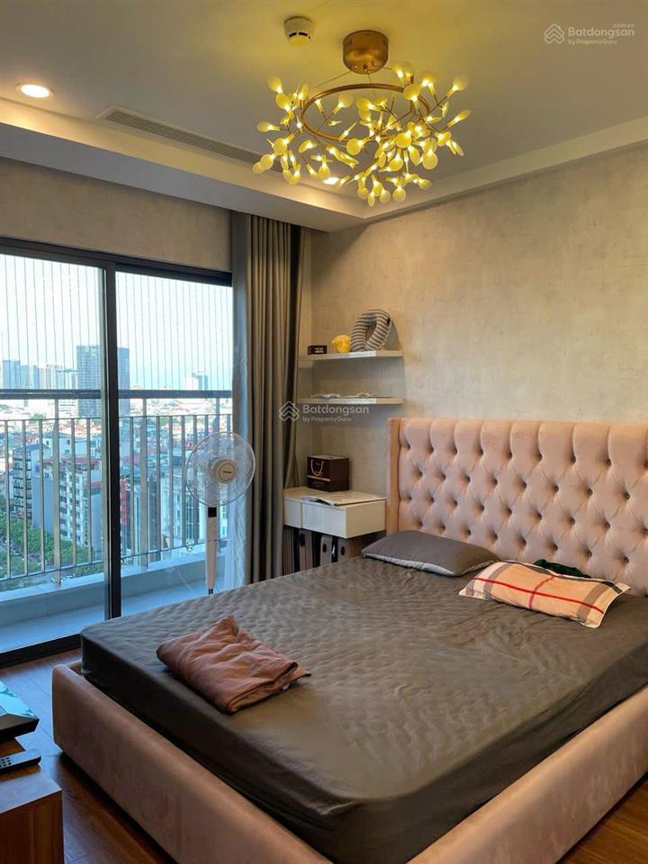 Gia đình cần bán căn hộ golden park tower 96m2 3n2w giá 10 tỷ, full nội thất, sẵn sổ. bc đông nam