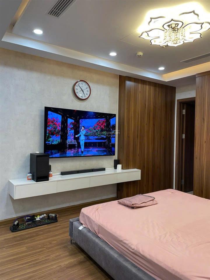 Gia đình cần bán căn hộ golden park tower 96m2 3n2w giá 10 tỷ, full nội thất, sẵn sổ. bc đông nam