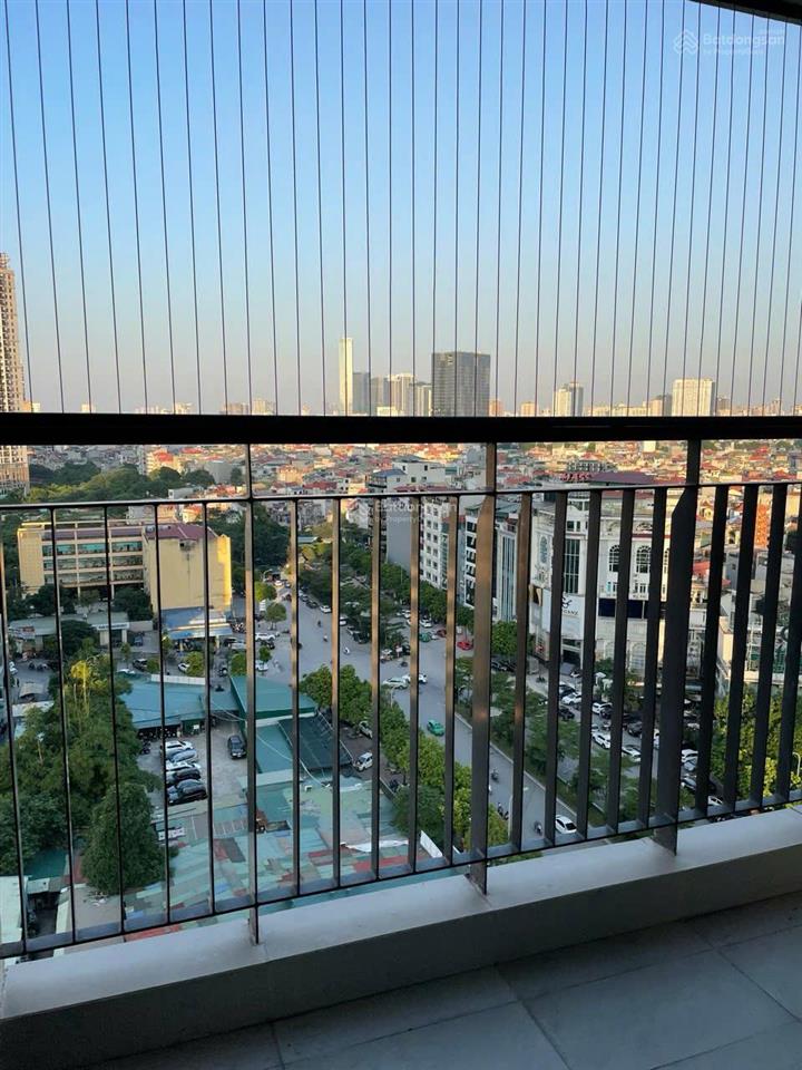 Gia đình cần bán căn hộ golden park tower 96m2 3n2w giá 10 tỷ, full nội thất, sẵn sổ. bc đông nam