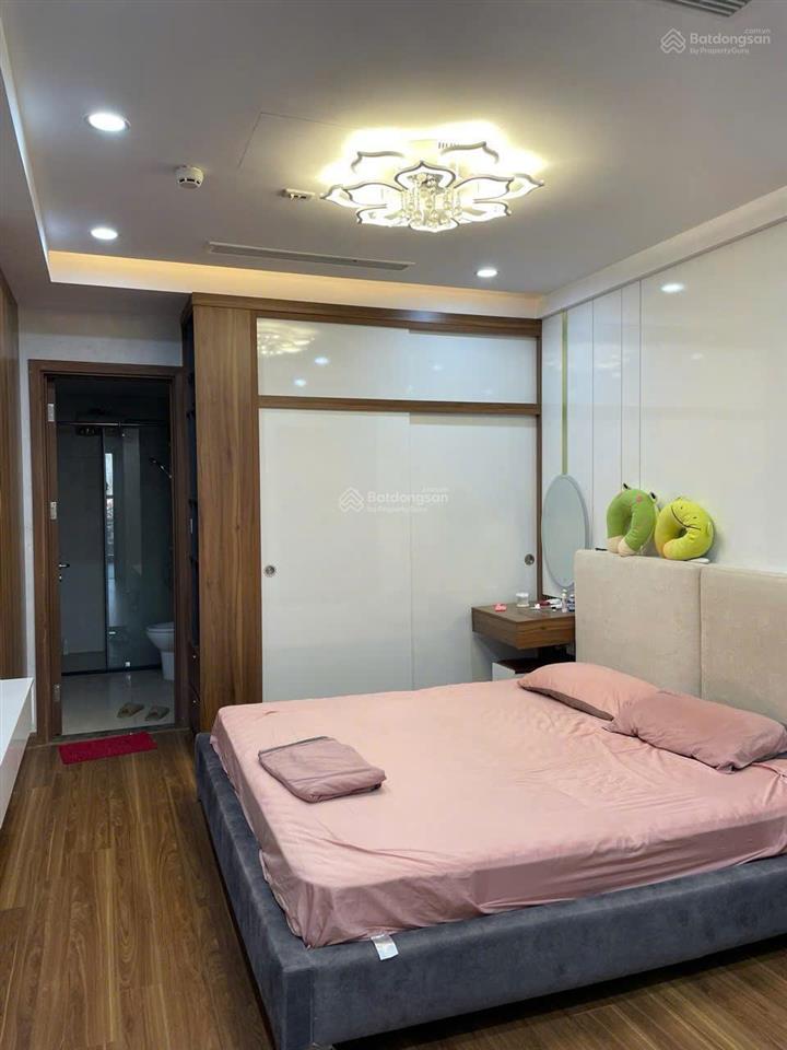 Gia đình cần bán căn hộ golden park tower 96m2 3n2w giá 10 tỷ, full nội thất, sẵn sổ. bc đông nam