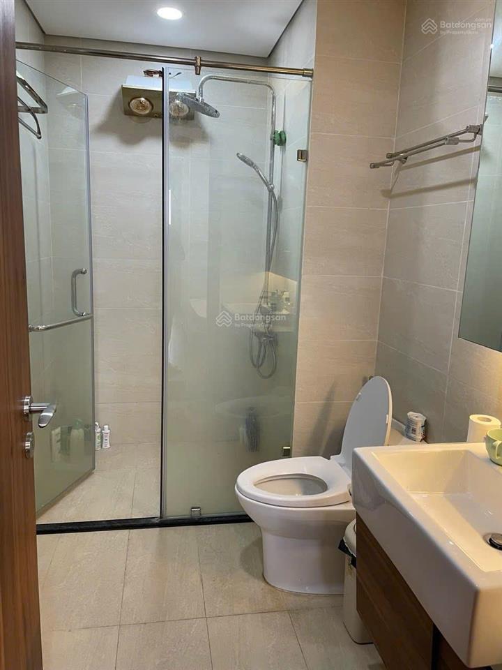 Gia đình cần bán căn hộ golden park tower 96m2 3n2w giá 10 tỷ, full nội thất, sẵn sổ. bc đông nam