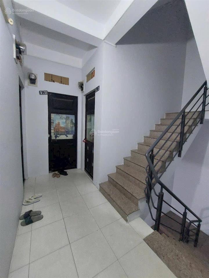 Bán chdv hẻm xe hơi đậu ngay cửa, đường tám danh phường 4 quận 8.