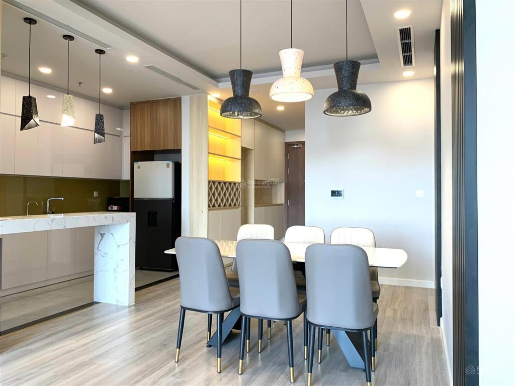 14,6 tỷ chính chủ bán căn 3 ngủ 107m2 tòa brg 25 lê văn lương.full đồ. bc đông nam.slot oto