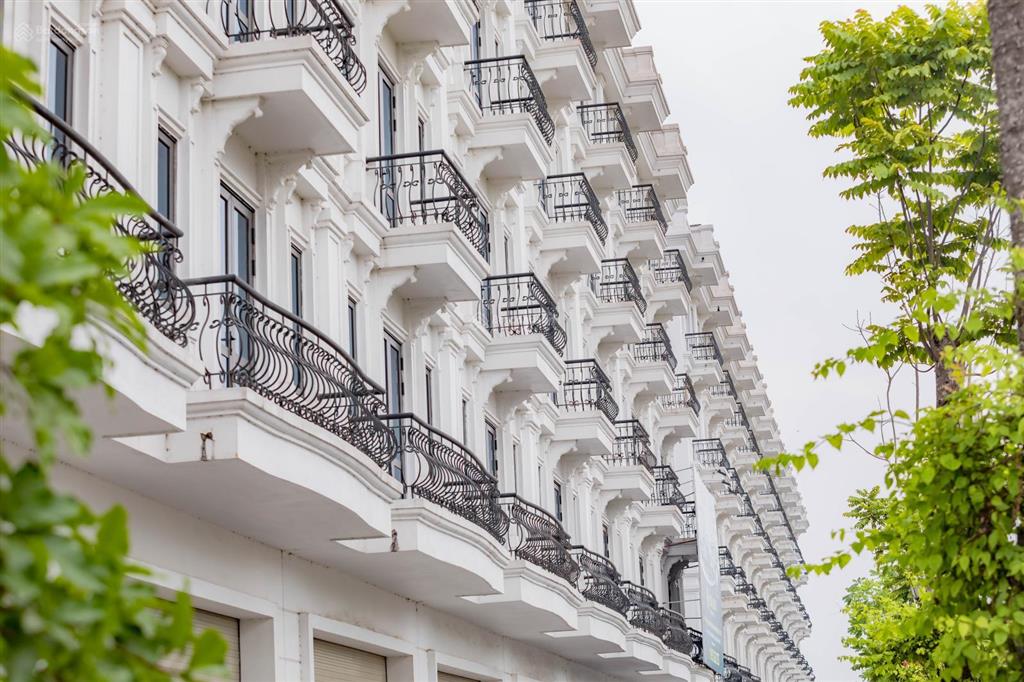 22 tỷ thu chính chủ tôi có việc bán căn lk lô góc 94.5m2, mặt tiền 9,6m kiến hưng luxury