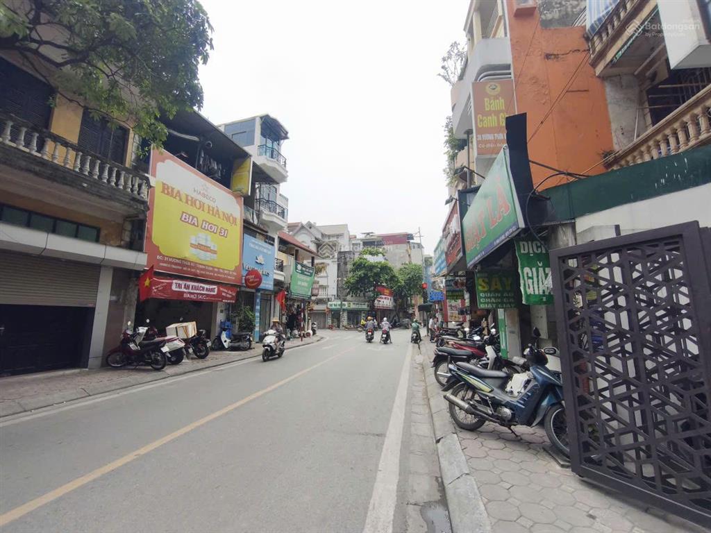 Chính chủ bán nhà . s 61,7m2 mặt phố vương thừa vũ giao với phố trường chinh, đường 20m