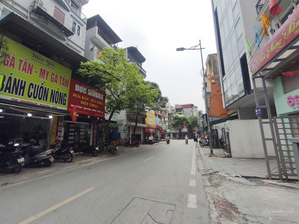 Chính chủ bán nhà . s 61,7m2 mặt phố vương thừa vũ giao với phố trường chinh, đường 20m