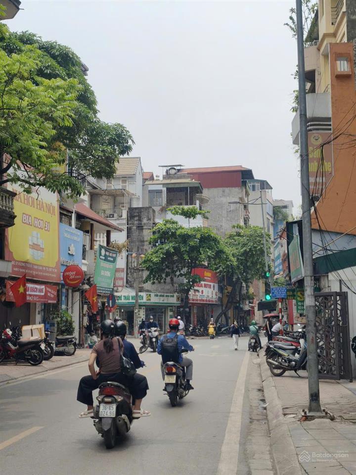 Tôi chính chủ bán nhà . s 61,7m2 mặt phố vương thừa vũ giao với phố trường chinh hn