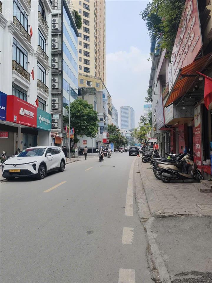 Tôi chính chủ bán nhà . s 61,7m2 mặt phố vương thừa vũ giao với phố trường chinh hn