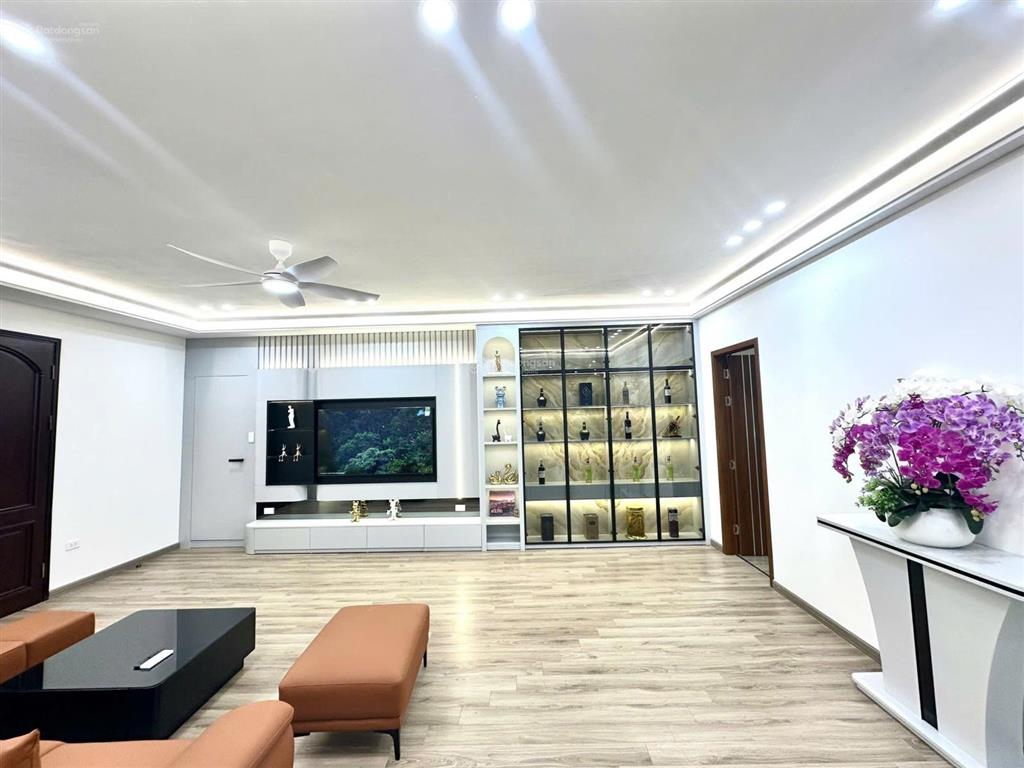 Bán gấp 10,5 tỷ | căn góc 119m 3pn full nội thất tòa 17t1 trung hòa nhân chính view biệt thự đẹp