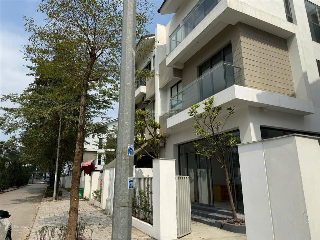 Chính chủ tôi bán căn bt sol lake villas nam cường 162m2 sẵn sổ view công viên cây đàn.