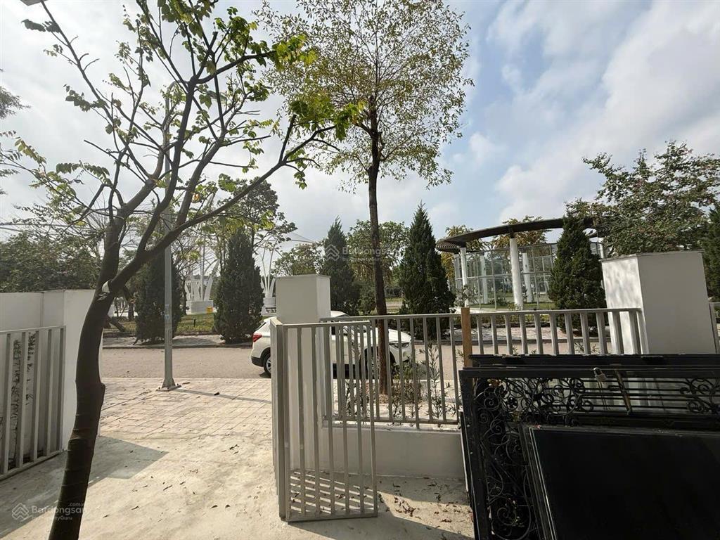 Chính chủ tôi bán căn bt sol lake villas nam cường 162m2 sẵn sổ view công viên cây đàn.