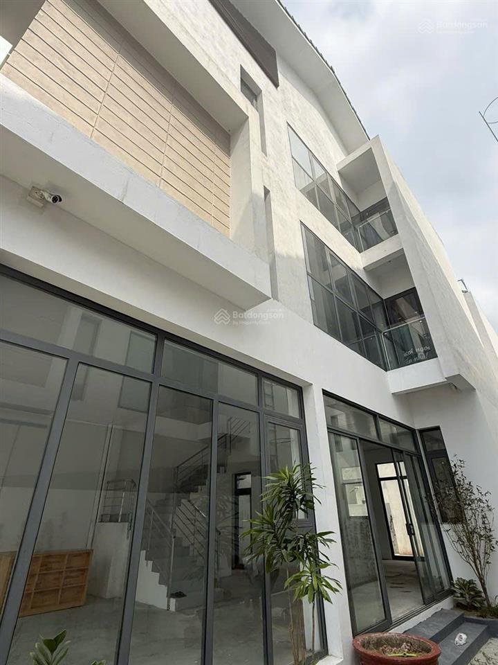 Chính chủ tôi bán căn bt sol lake villas nam cường 162m2 sẵn sổ view công viên cây đàn.