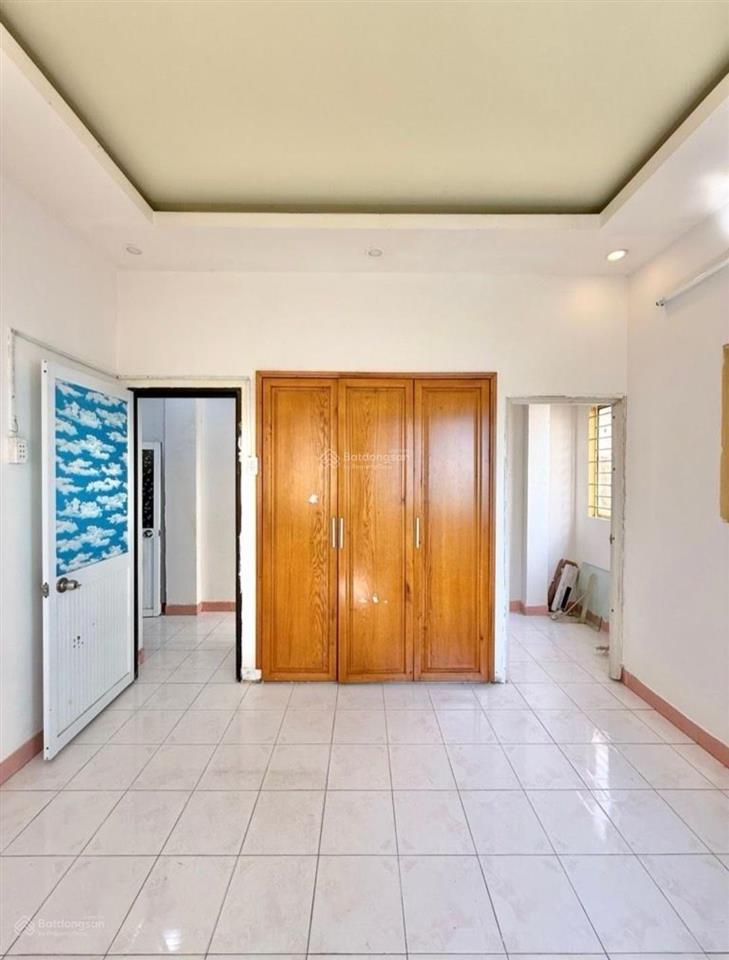 Tiền nằm ở đây, gần mặt tiền đang cho thuê kinh doanh, bán nhà phan đăng lưu,ngang gần 4,7.2 tỷ tl.