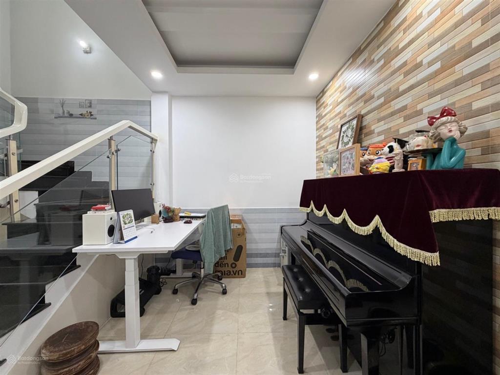 Gấp bán giảm từ 10.3tỷ còn 9.75tỷ, hẻm xe hơi ngủ trong nhà, 5 tầng, nhà thích quảng đức phú nhuận