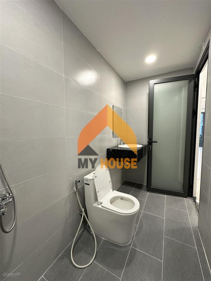 Nhà phố q2 mới xây sàn suốt có thang máy, gần hầm thủ thiêm và cầu sài gòn