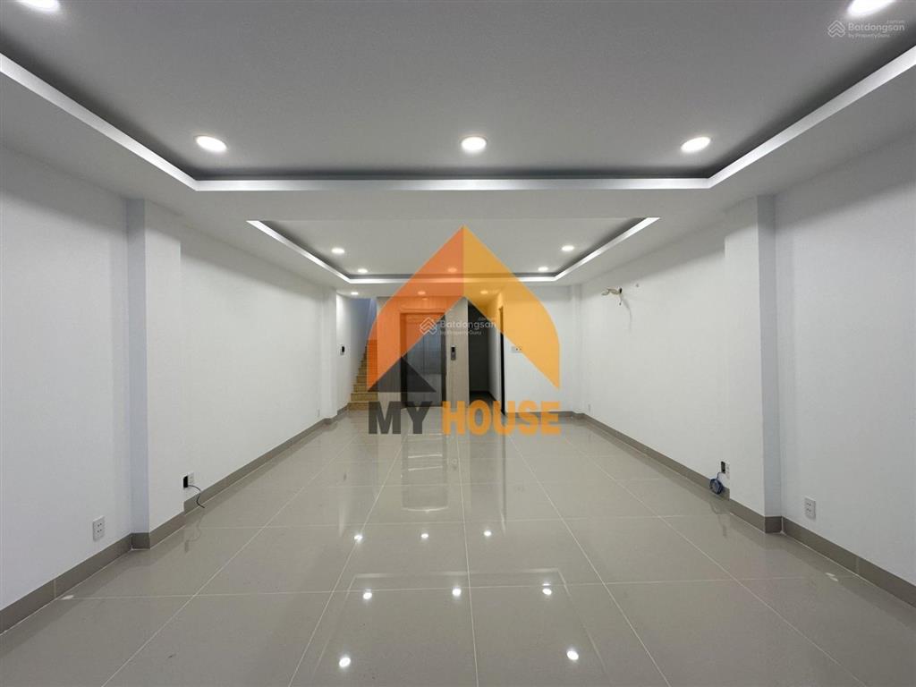Nhà phố q2 mới xây sàn suốt có thang máy, gần hầm thủ thiêm và cầu sài gòn
