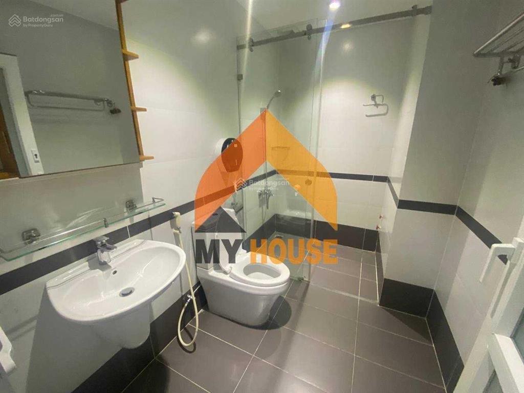 Nhà q2 ngay cầu sg có sân đỗ ô tô 4pn nhà sạch đẹp như hình