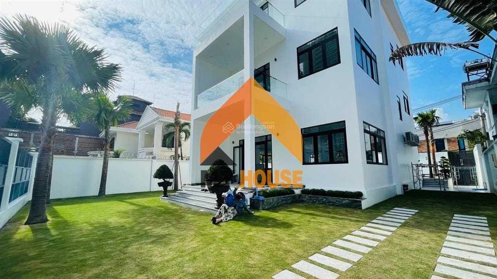 Mặt hàng đỉnh cao lại ra nè ac ơi villa sân vườn hồ bơi thang máy 5pn