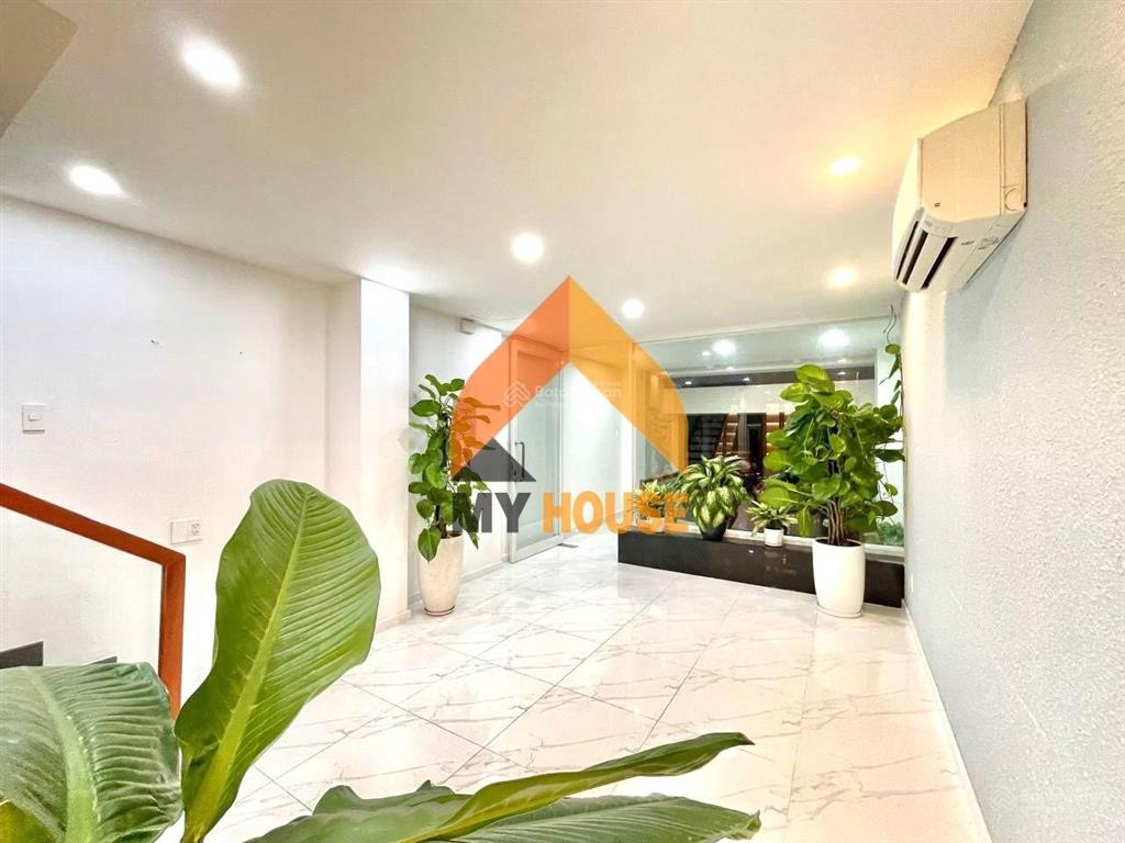 Sau lưng mega nhà hầm trệt 4lầu nhà đẹp đúng giá vị trí thuận lợi