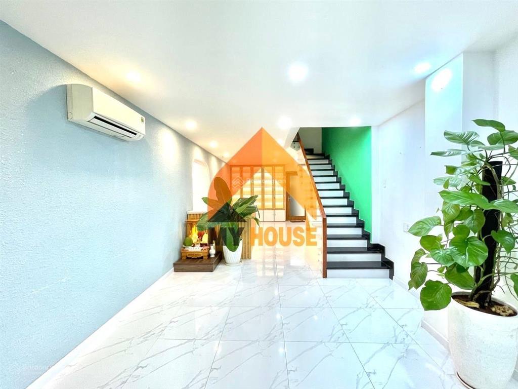 Sau lưng mega nhà hầm trệt 4lầu nhà đẹp đúng giá vị trí thuận lợi