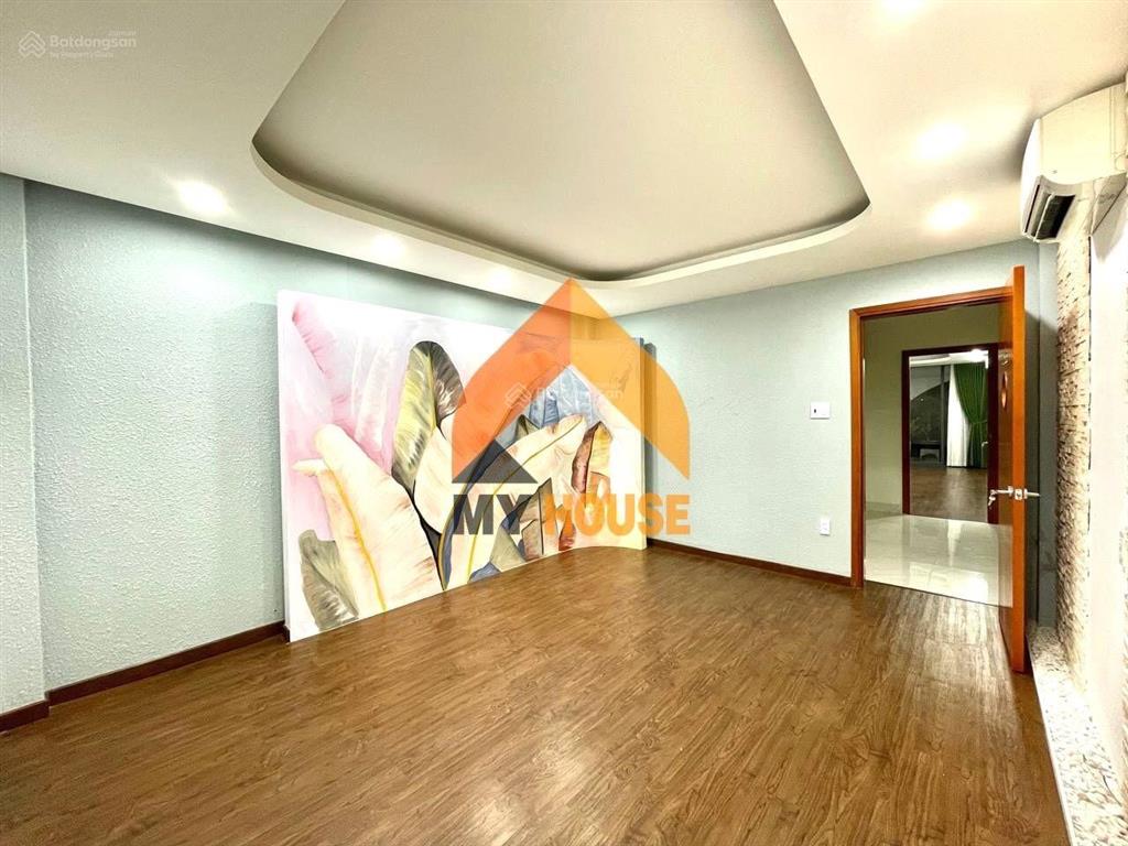 Sau lưng mega nhà hầm trệt 4lầu nhà đẹp đúng giá vị trí thuận lợi