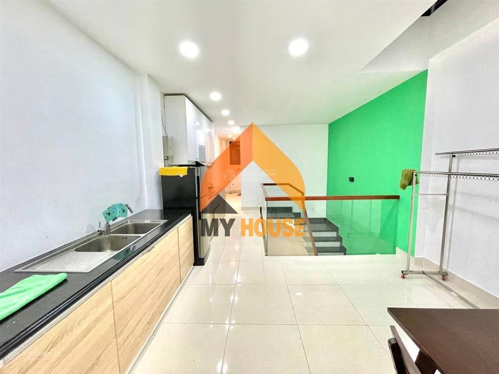 Sau lưng mega nhà hầm trệt 4lầu nhà đẹp đúng giá vị trí thuận lợi