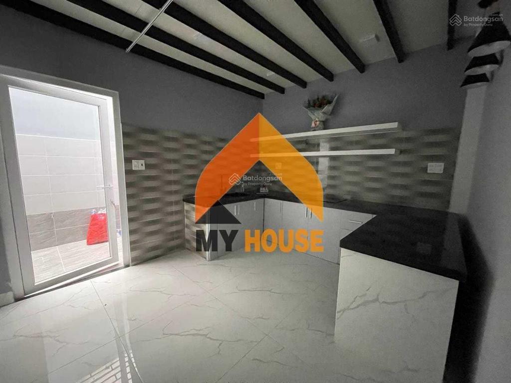 Nhà trống suốt trung tâm q2 gần cầu sài gòn style kính hiện đại