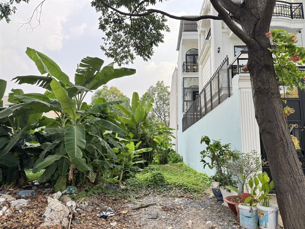 Nguồn kín chủ gửi nền đất duy nhất nền nhà phố 120m2, thổ cư/sổ hồng ở vĩnh phú 1