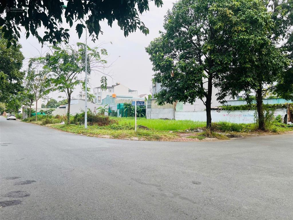 Sang lô góc 245m2 đất thổ cư mặt tiền đường 12m đường thông dài lên khu chế xuất, sổ riêng