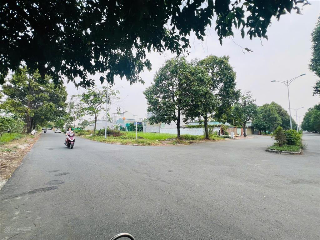 Sang lô góc 245m2 đất thổ cư mặt tiền đường 12m đường thông dài lên khu chế xuất, sổ riêng