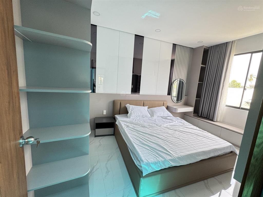 Sang căn nhà 97,5m2 mới 100% nội thất đầy đủ mặt tiền vĩnh phú 42 xe ô tô, sổ hồng
