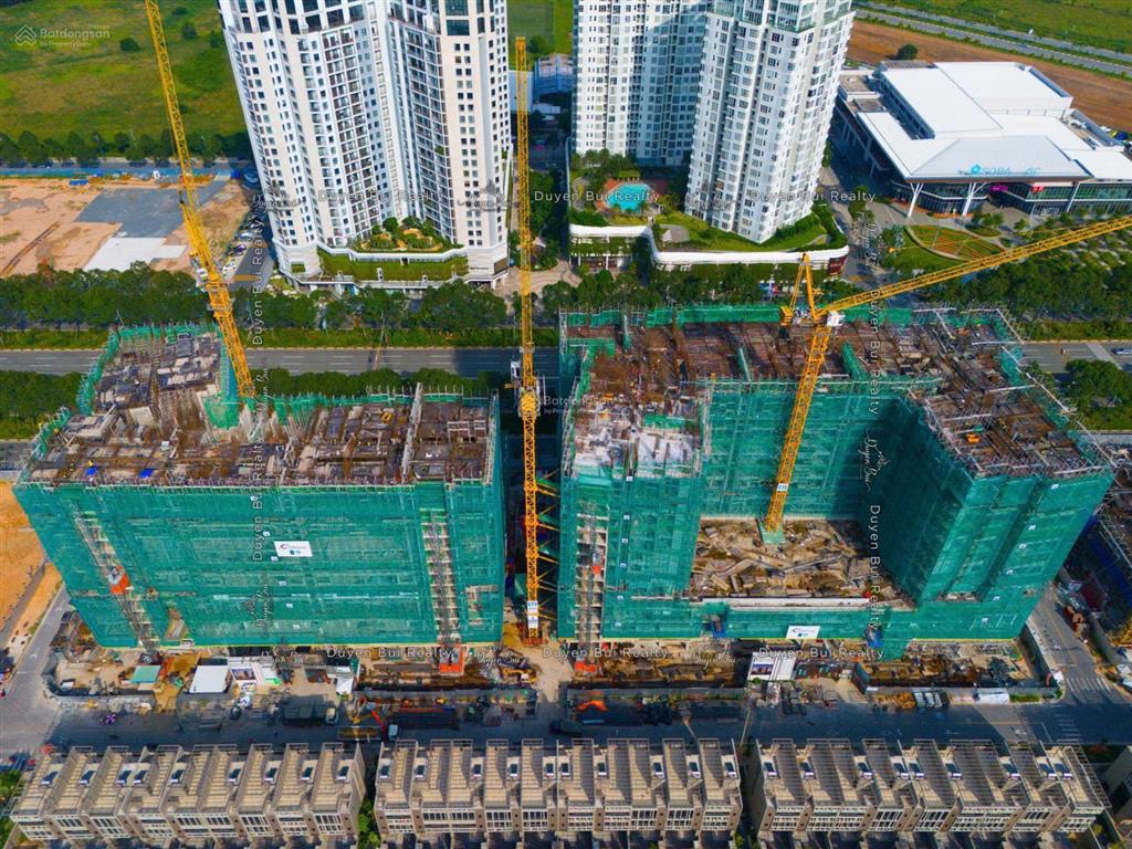 Căn 3pn hoa hậu rất đẹp, view hồ điều hòa, đặc biệt ban công 12m thông với phòng ngủ, giá đầu tư